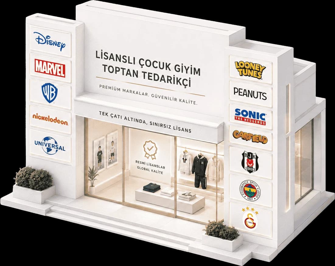 Lisanslı çocuk giyim ürünlerinin sergilendiği çocuk mağazası rafı